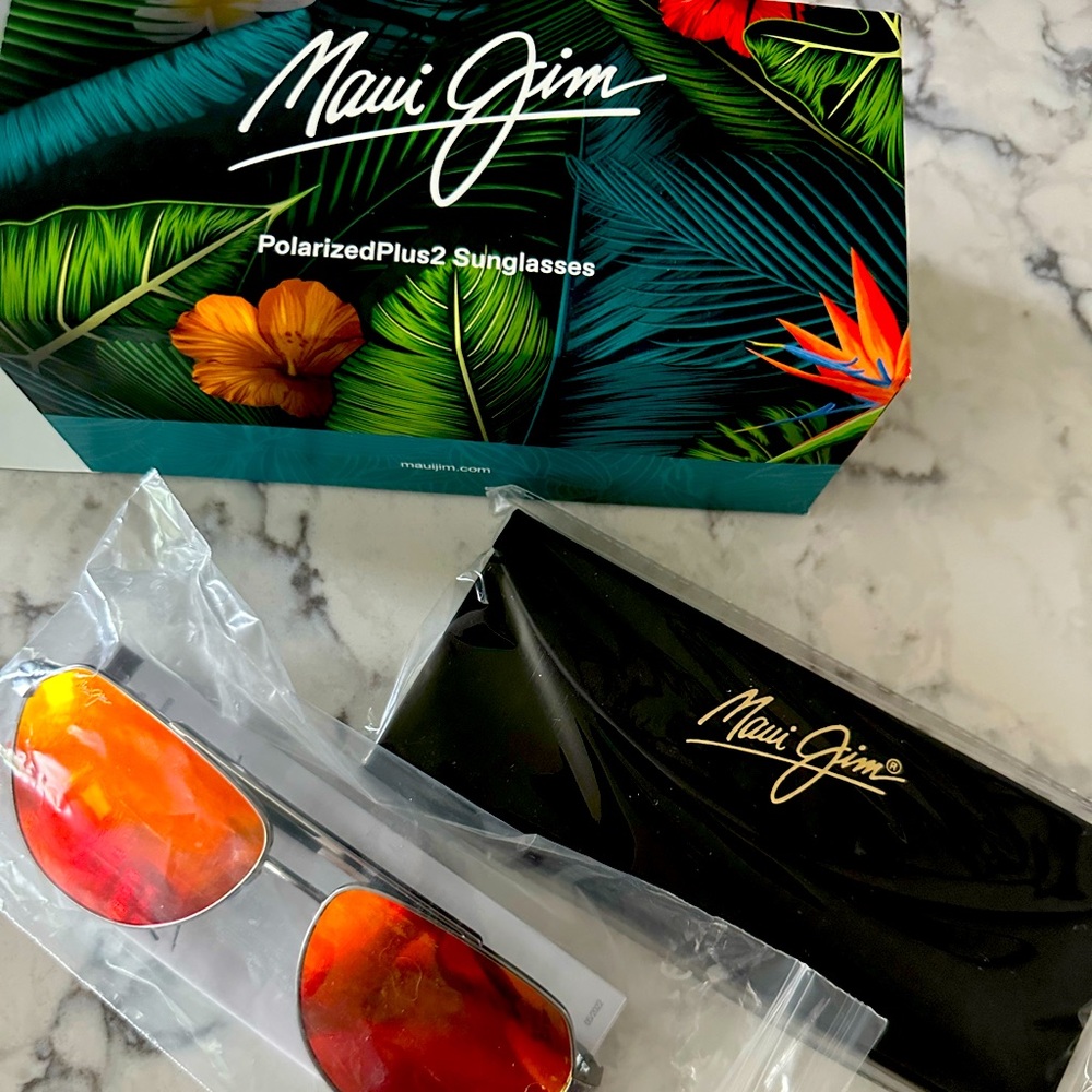 Maui jim aviator sunglasses with polarized lenses. NWT